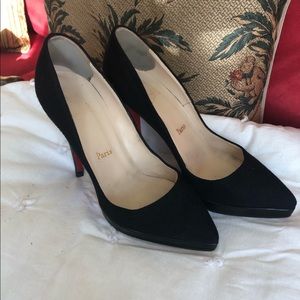 Christian Louboutin Classic Pumps